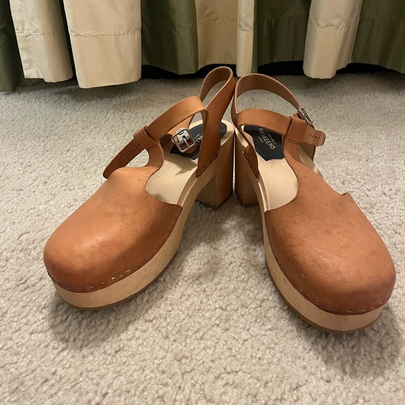 Swedish Hasbeens Stylish Tan Women's Heeled clogs - Picture 4 of 4